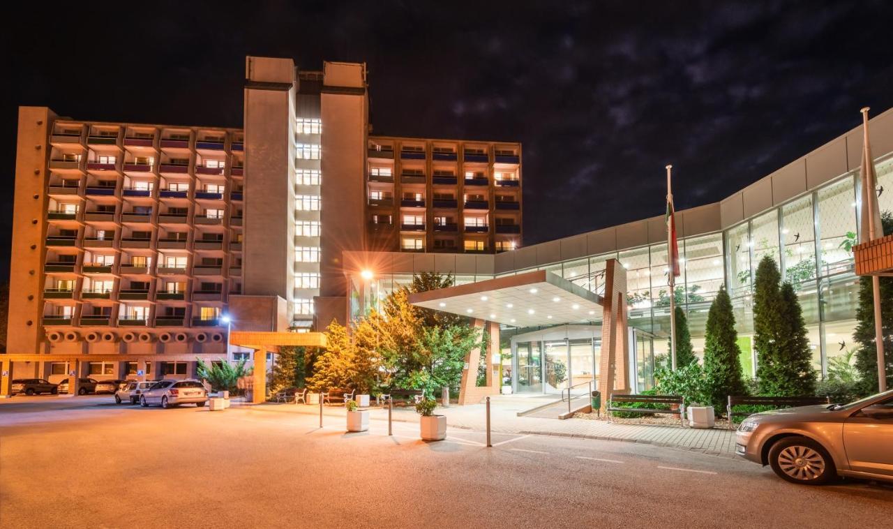 Hunguest Hotel Дьюла Экстерьер фото