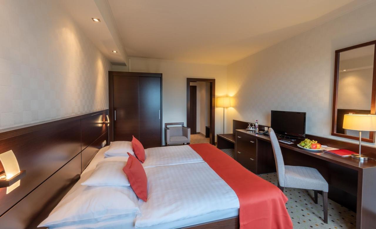 Hunguest Hotel Дьюла Экстерьер фото