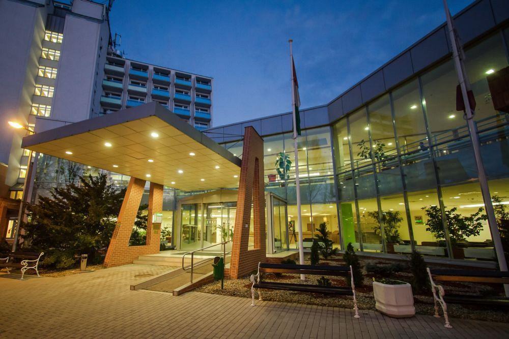 Hunguest Hotel Дьюла Экстерьер фото