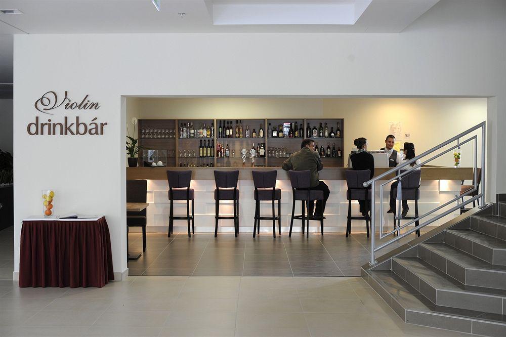Hunguest Hotel Дьюла Экстерьер фото